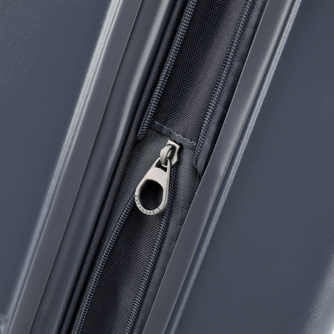 Gray Spyder Carve 29 Inch Expandable Hardside Upright Suitcase with 360°  Shark Wheels, TSA Approved Lock