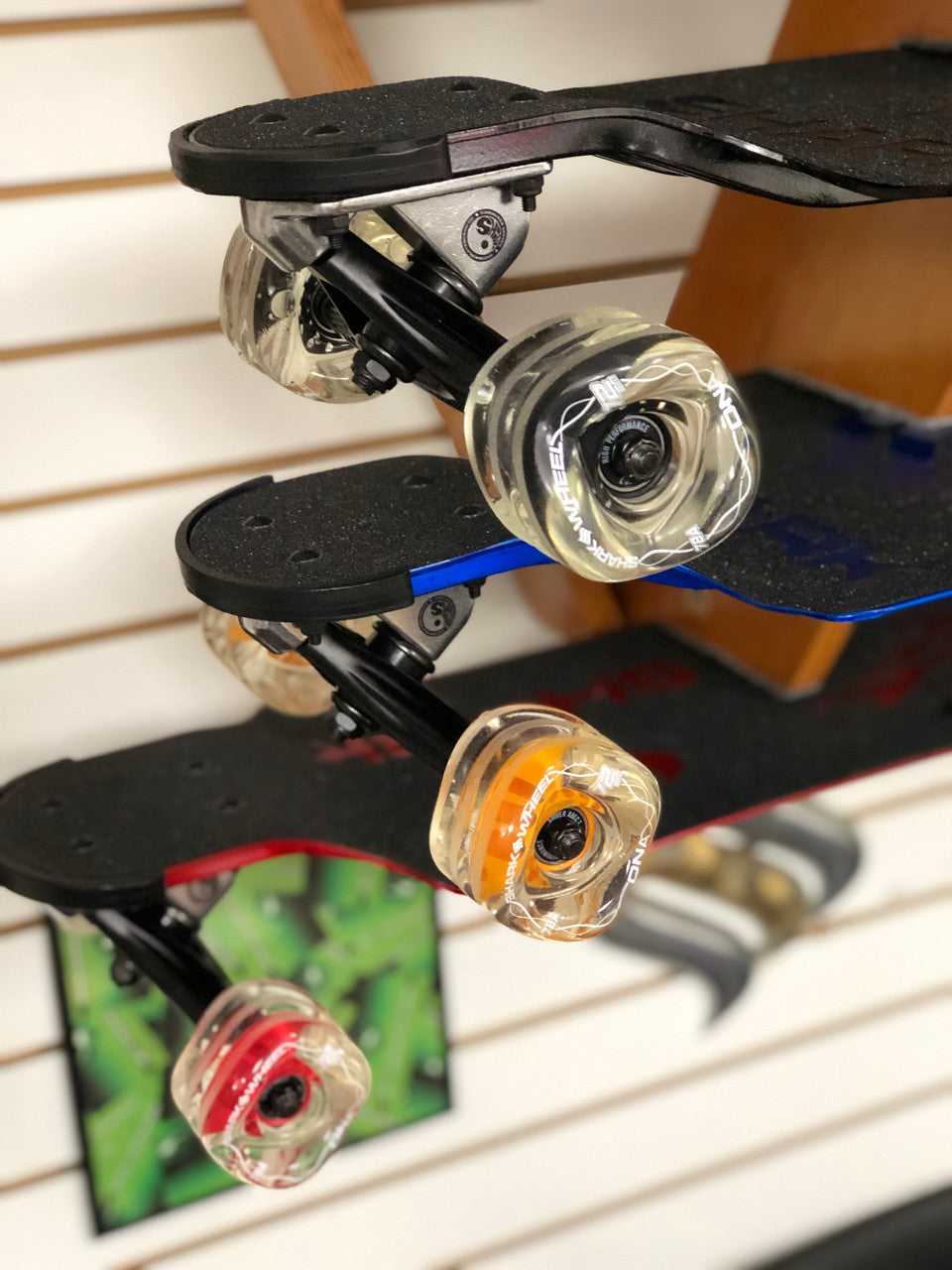 Shark Wheel 72MM, 78A DNA - Clear with Red Hub